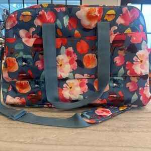 Vera Bradley bag- like new (no tags but never used)